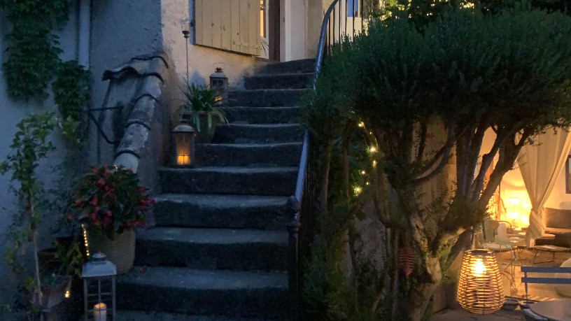 escaliers extérieurs de nuit
