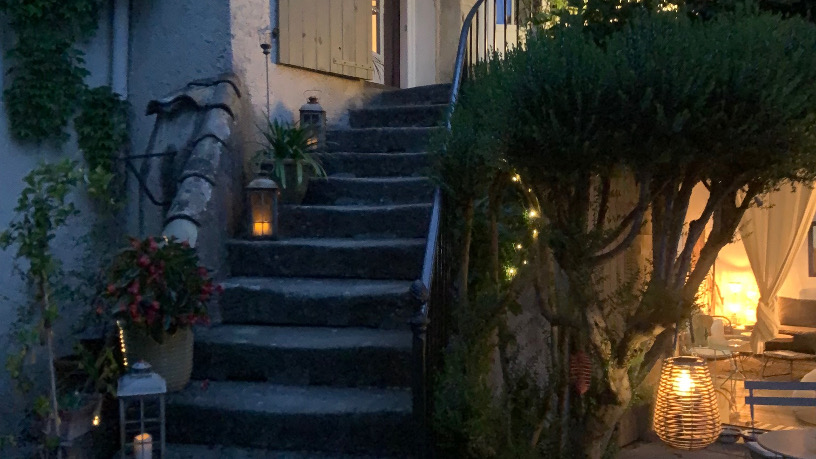 escaliers extérieurs de nuit